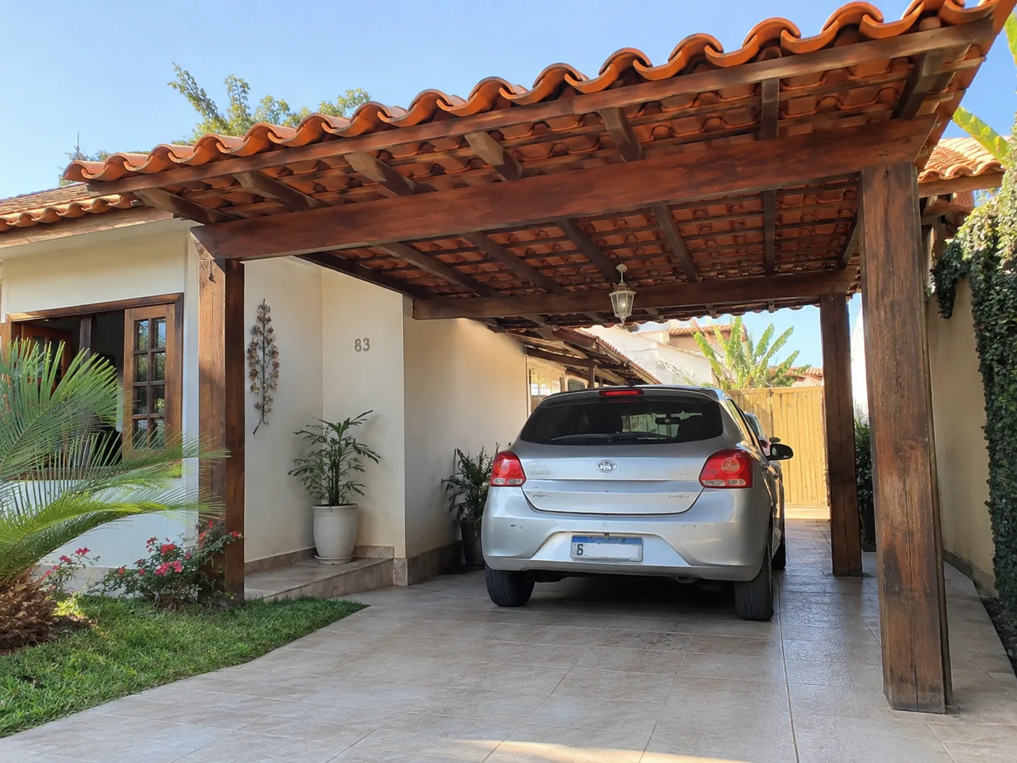 Garagem com cobertura inclinada