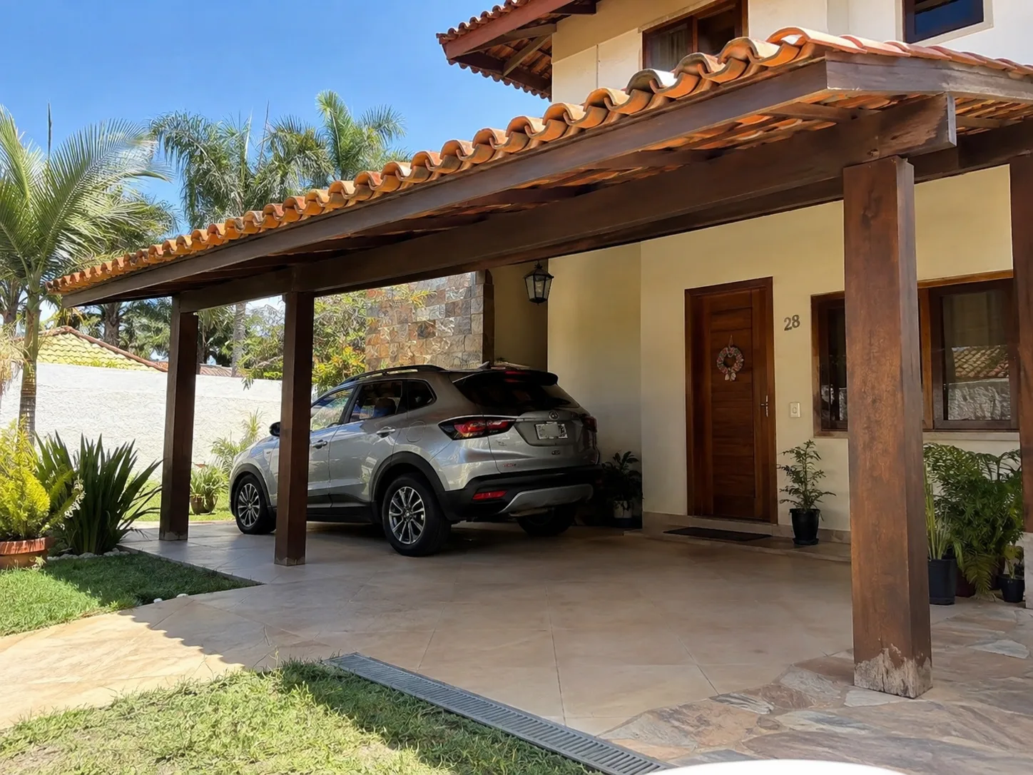 Garagem com telha de barro