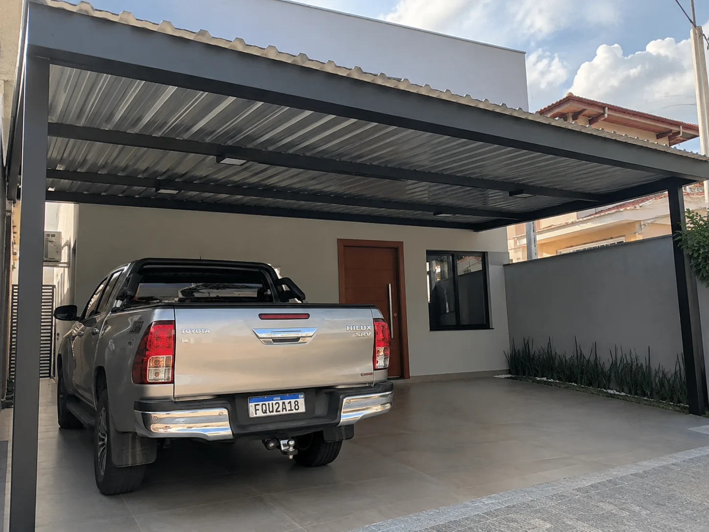Garagem com telha metálica
